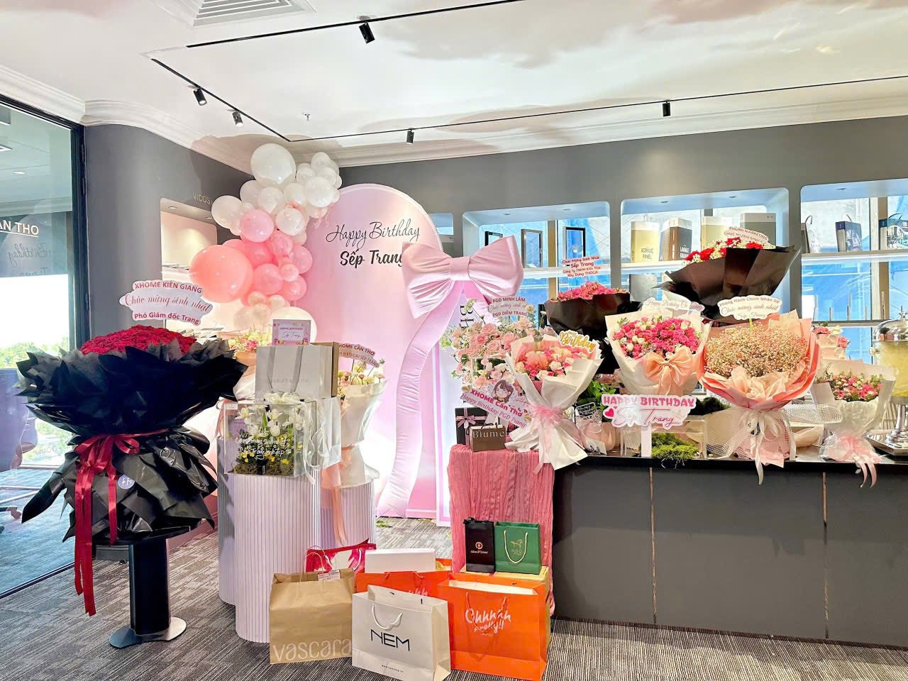Hình ảnh trong sự kiện sinh nhật Phó Giám Đốc XHOME Cần Thơ - Chị Nguyễn Thị Diễm Trang